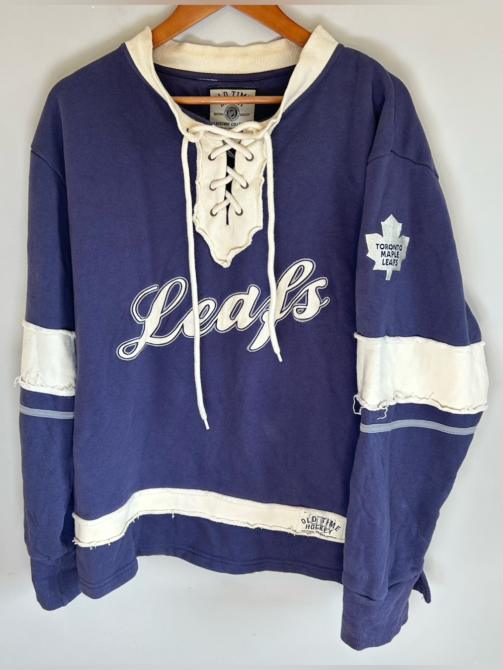 Old Time Hockey Toronto Maple Leafs Lace-Up Sweatshirt Sz M #93 Doug Gilmour NHL